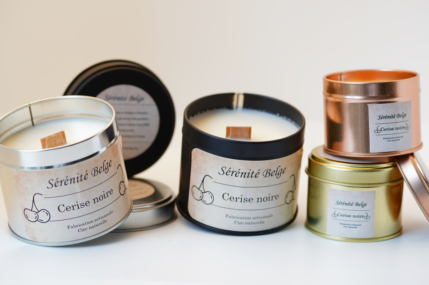 Bougie petit format de couleur cuivrée au parfum cerise noire